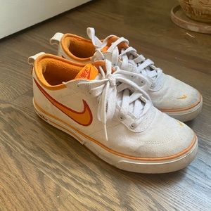 Nike sneakers with orange accent and cursive Nike logo size 6